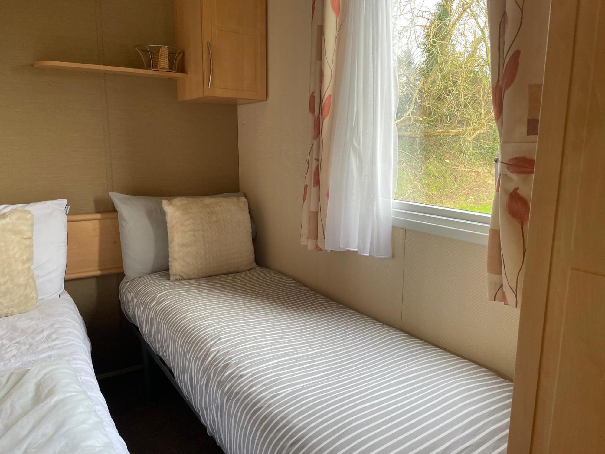 Cosy 3 Bedroom Caravan, South Cerney Exteriör bild